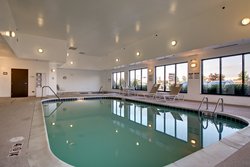  - Holiday Inn Express & Suites Peru - I-80, Exit 75