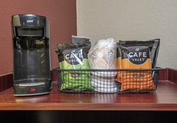  - Red Roof Inn Vernon - CT 30, I-84, Exit 65