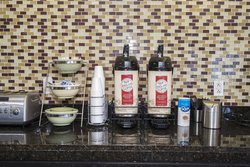  - Red Roof Inn Vernon - CT 30, I-84, Exit 65