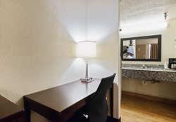  - Red Roof Inn Airport Oklahoma City - I-40, Exit 145