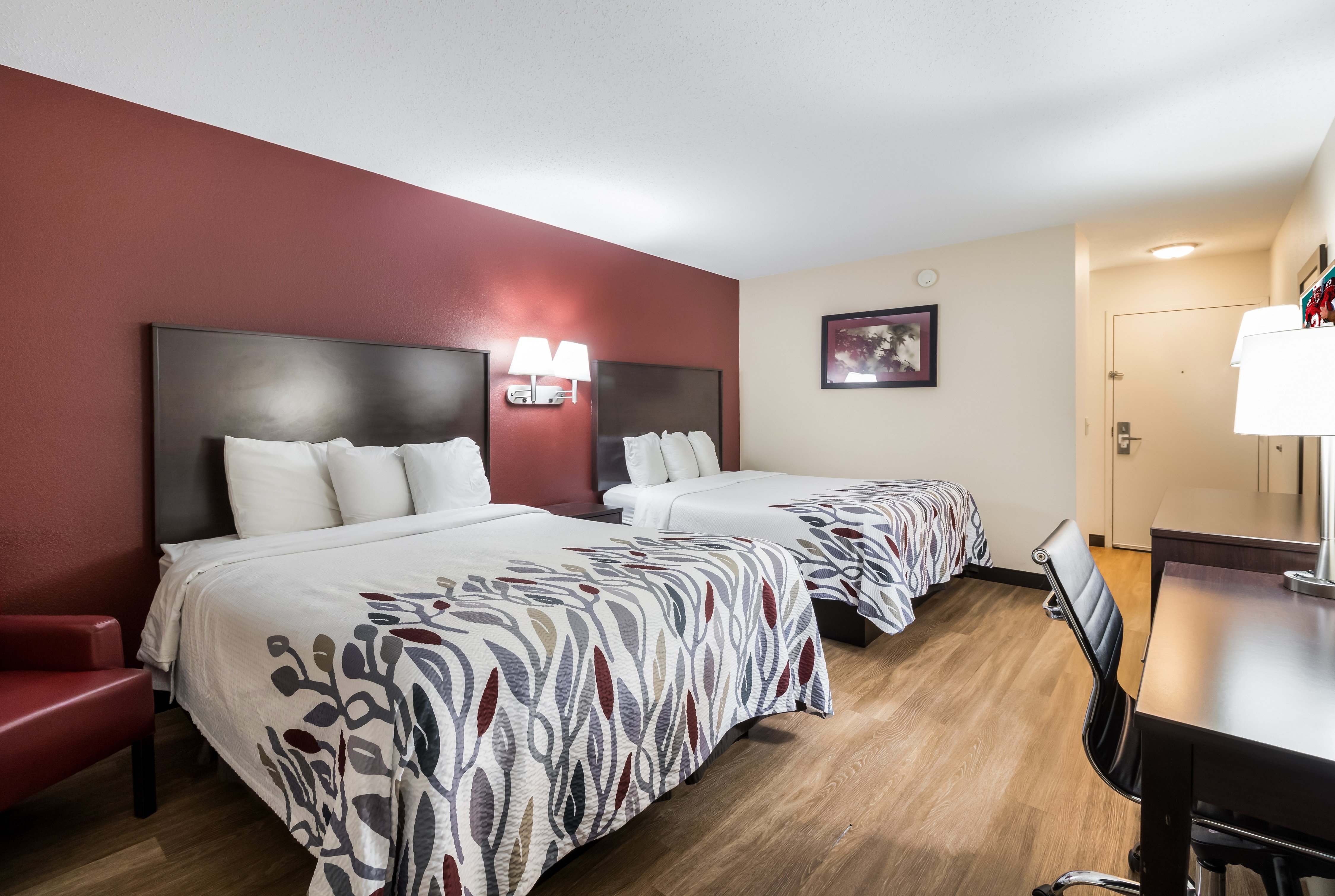 RED ROOF MURFREESBORO-guestroom-Deluxe Double Queen.jpg