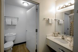  - Red Roof Inn & Suites Airport Pooler - I-95, Exit 104