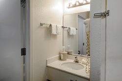  - Red Roof Inn & Suites Airport Pooler - I-95, Exit 104