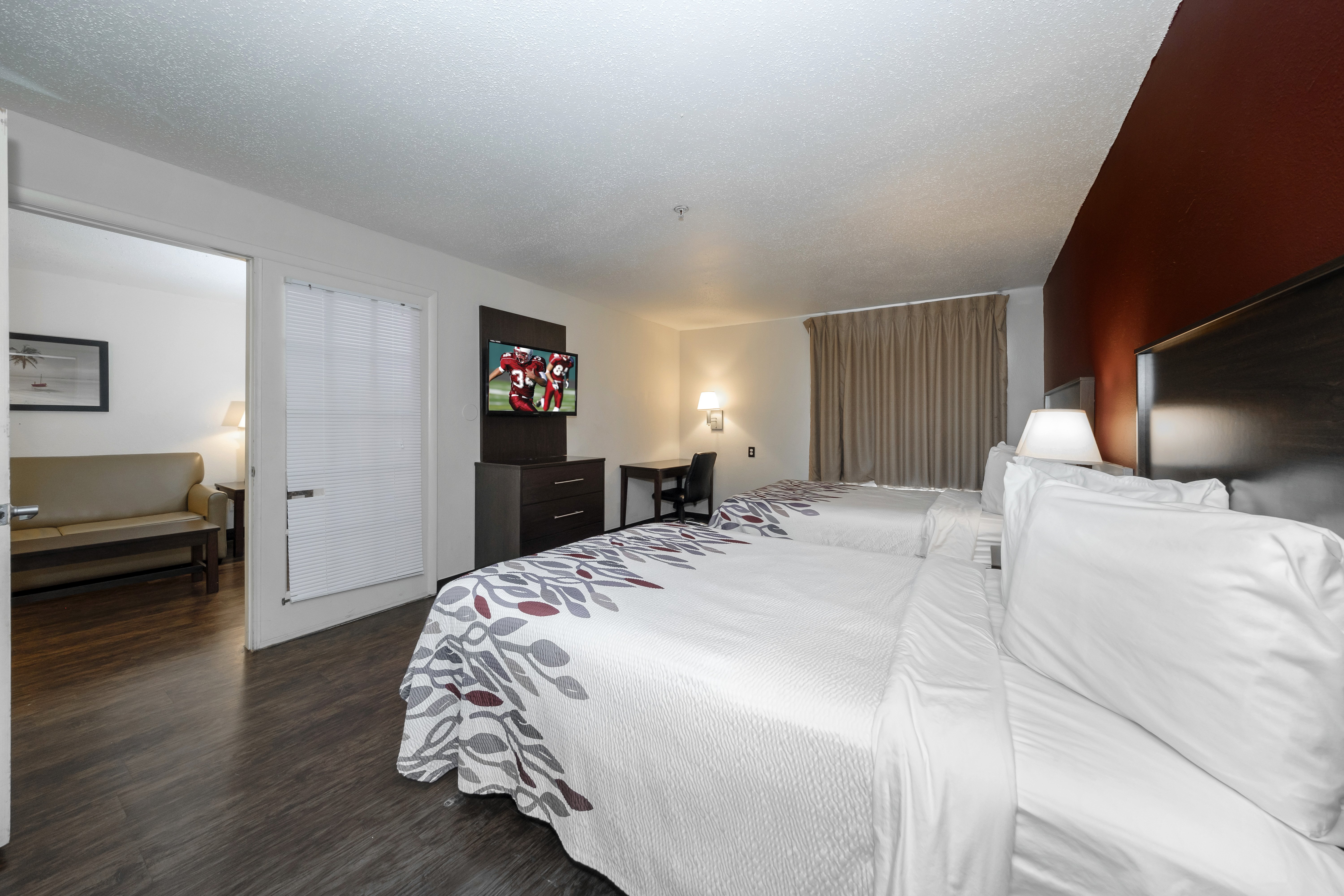 RED ROOF SUITES SAVANNAH AIRPORT-guestroom-Double Suite.jpg