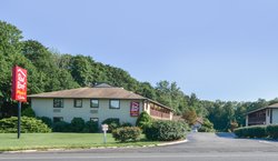  - Red Roof Plus+ Inn & Suites Guilford - I-95, Exit 57