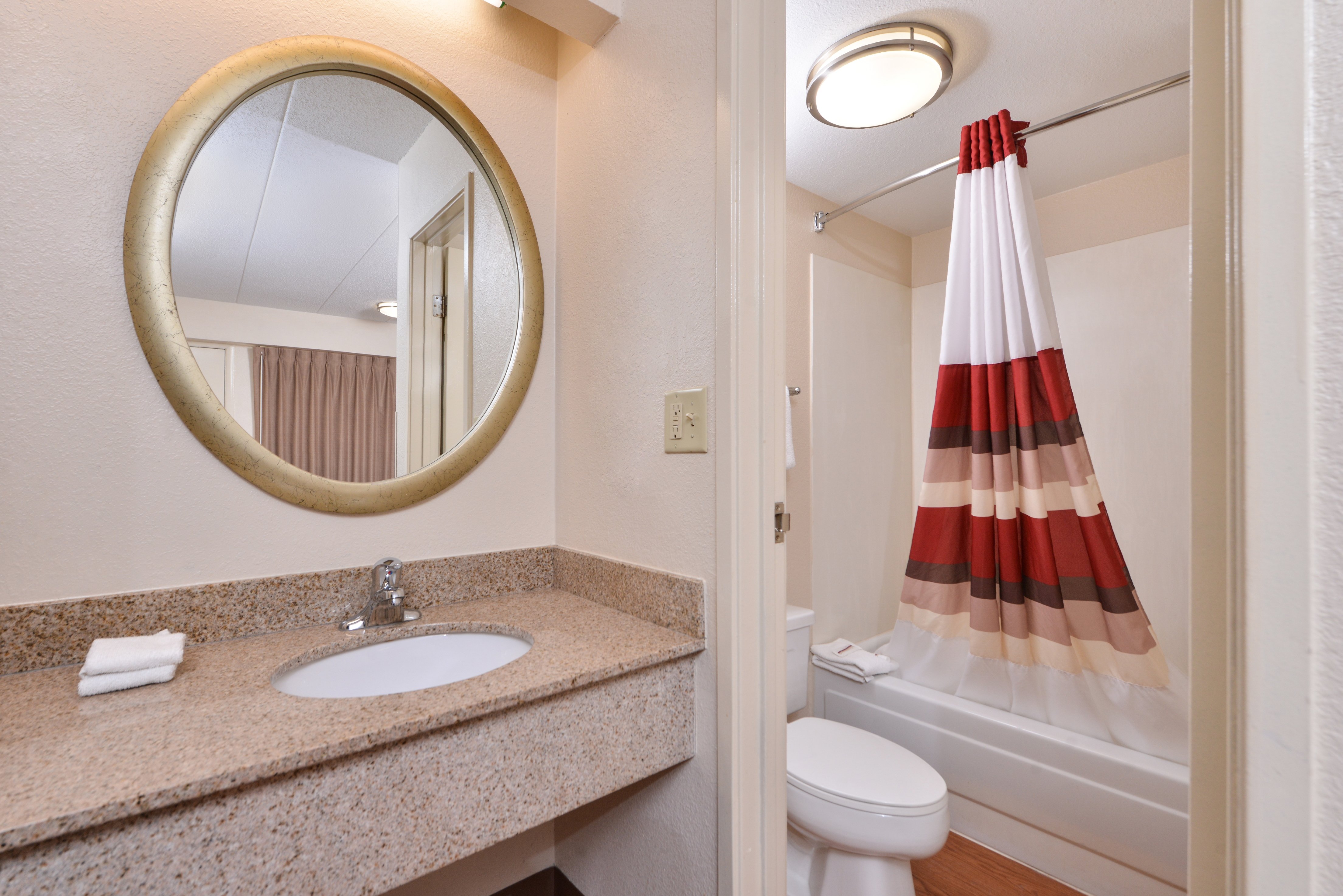 RED ROOF MERRILLVILLE-guestroom-Bathroom.jpg