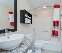  - Red Roof Plus+ Inn & Suites Guilford - I-95, Exit 57