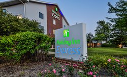  - Holiday Inn Express Vernon Hills