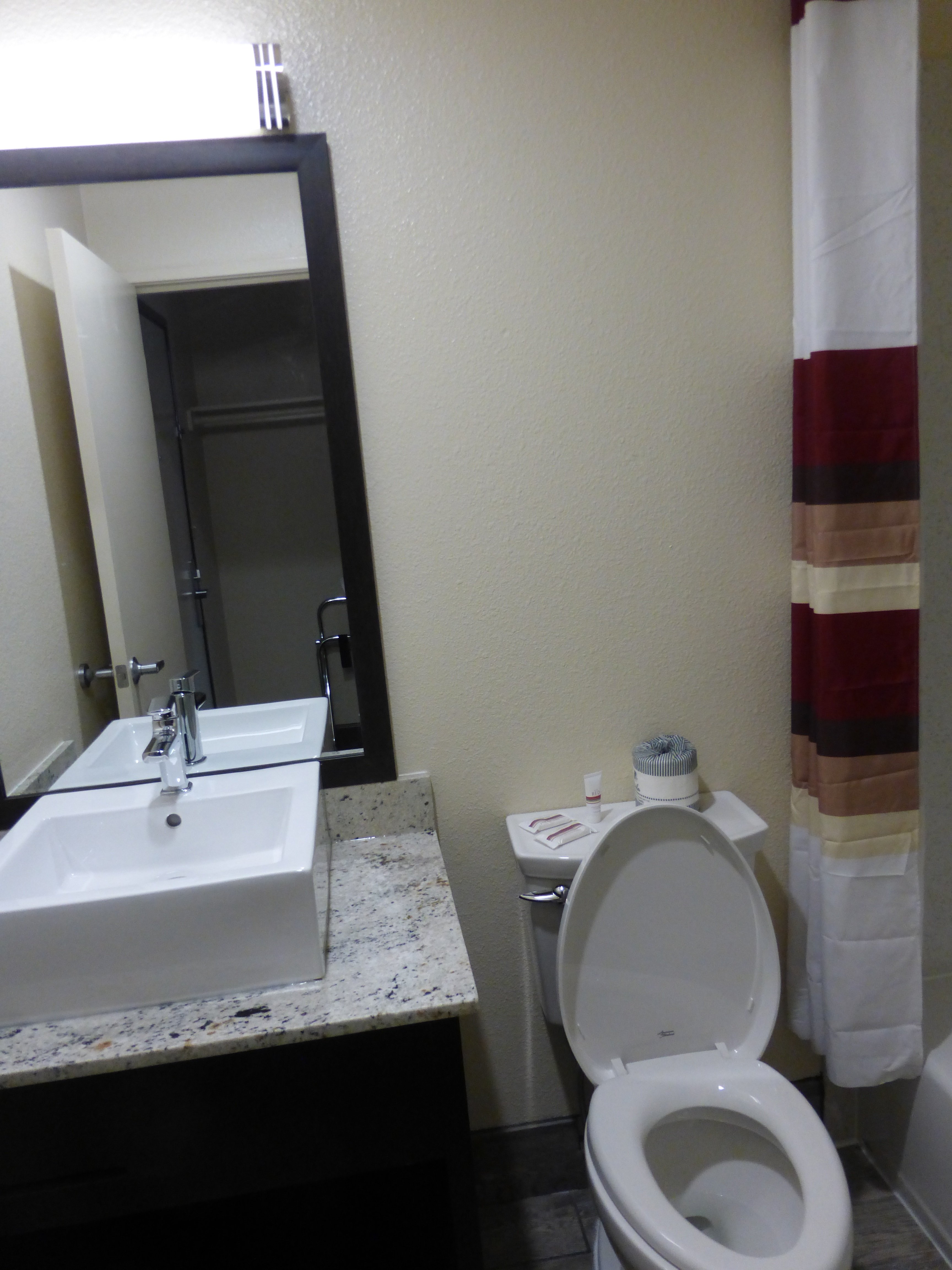 RED ROOF HAYWARD-guestroom-Bathroom2.jpg