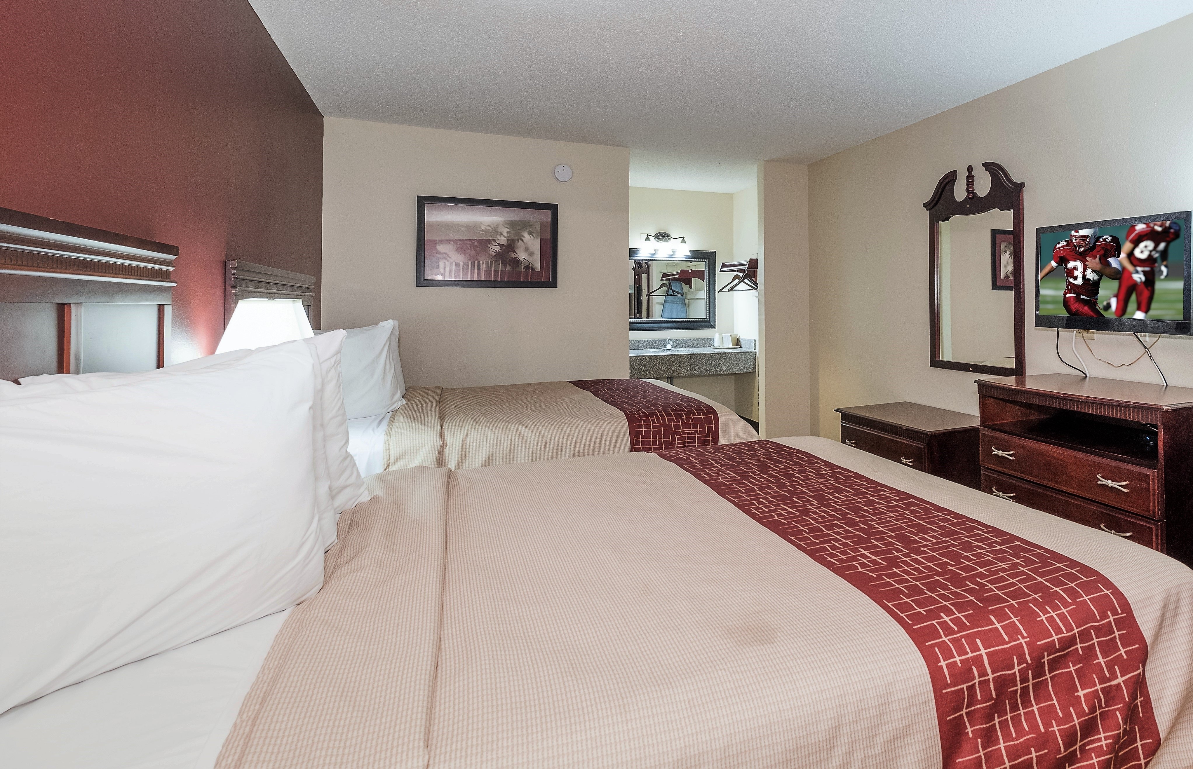 RED ROOF CHIPLEY-guestroom-Deluxe_2_Queen.jpg