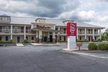 Red Roof Inn   Suites Calhoun