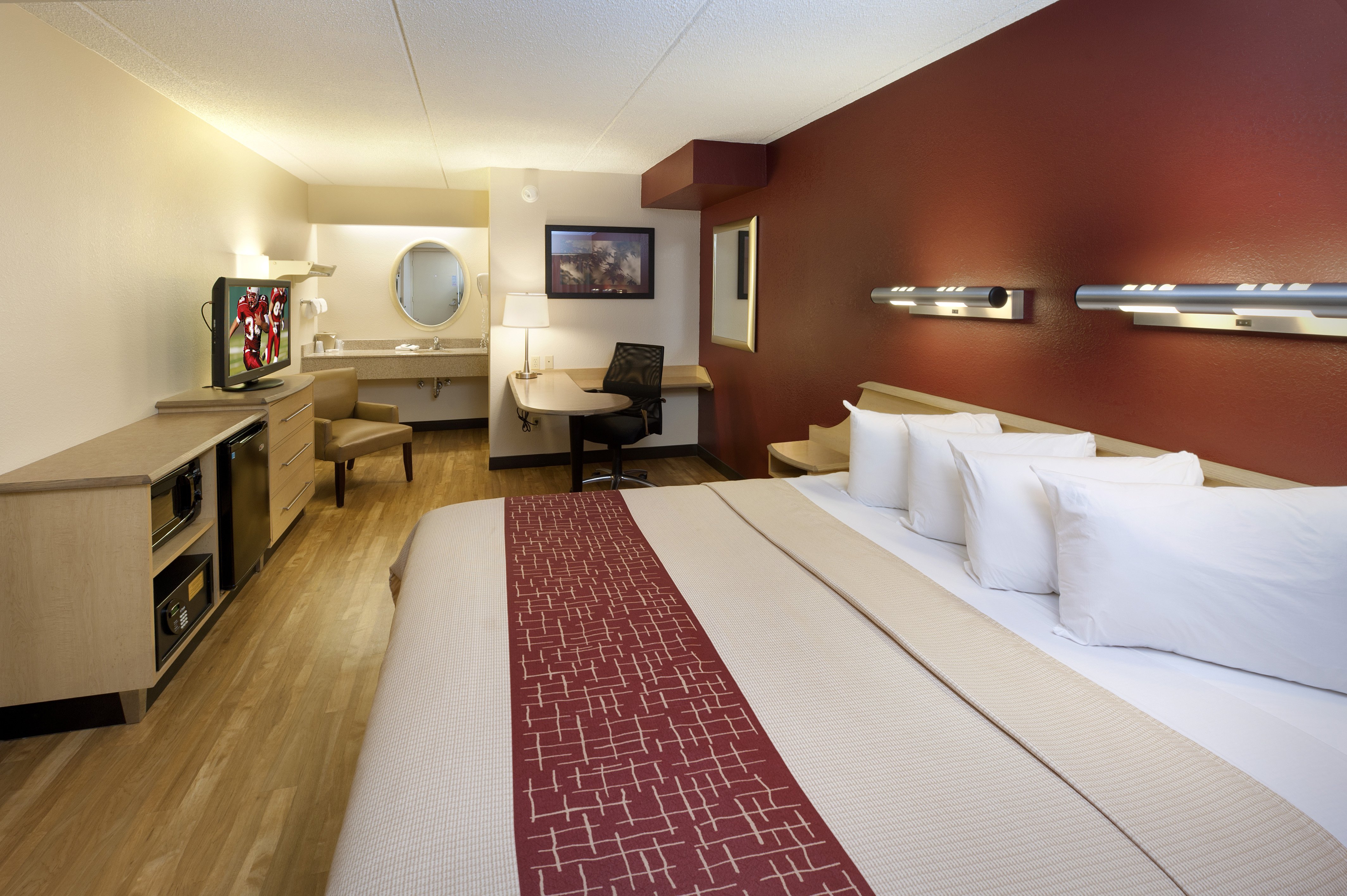 RED ROOF INN DAYTON NORTH-guestroom-Superior King.jpg