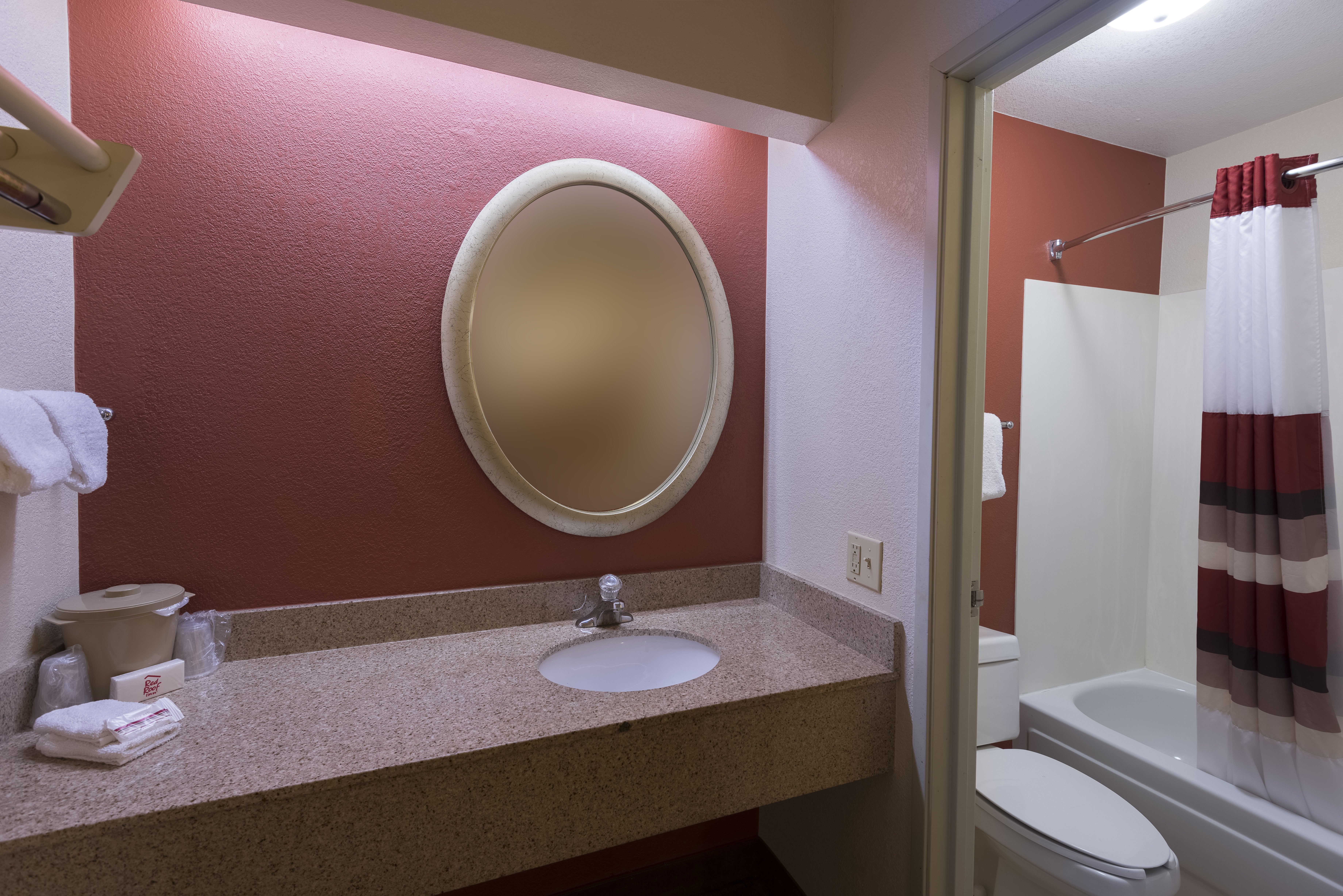 RED ROOF INN DAYTON NORTH-guestroom-Bathroom.jpg