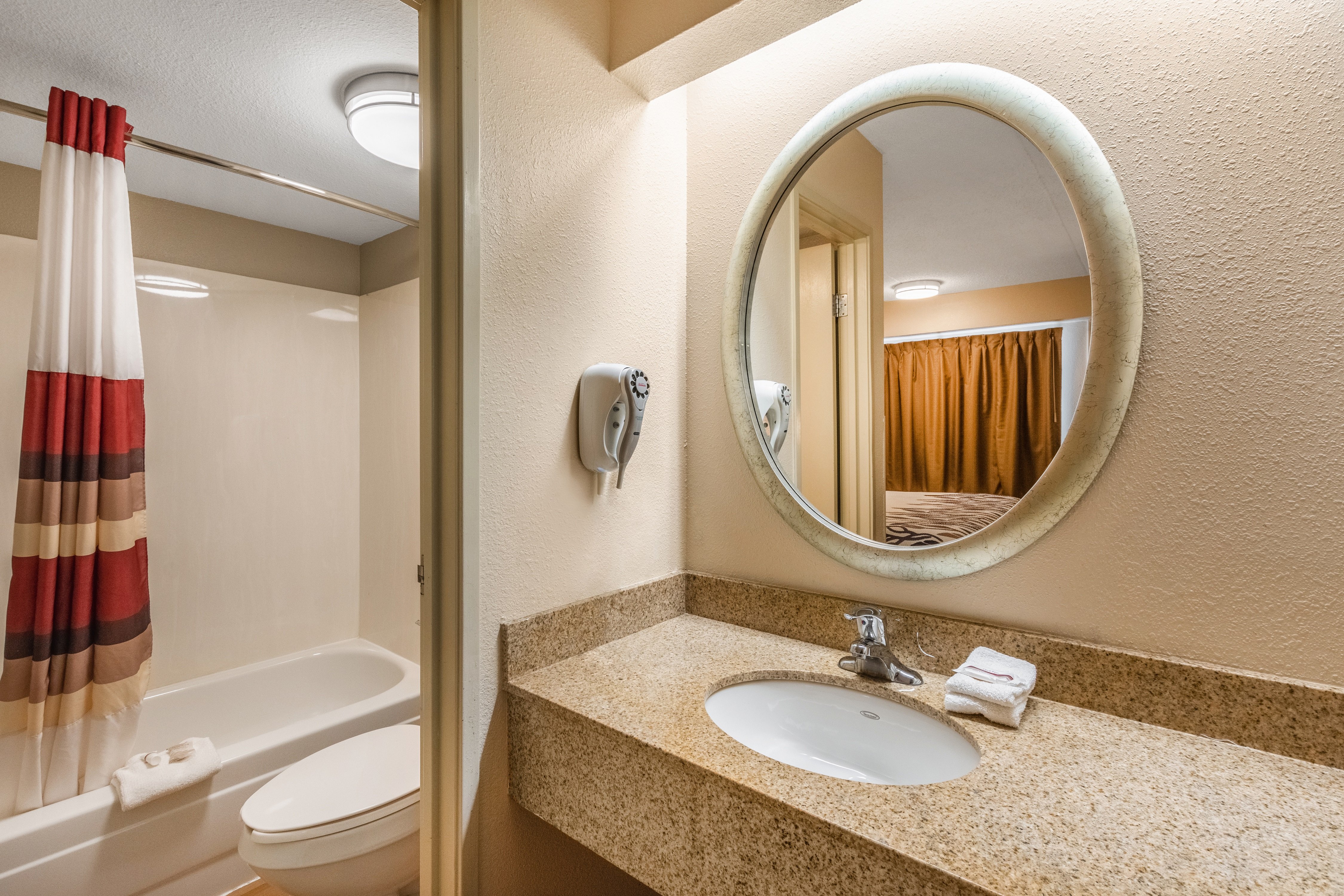 RED ROOF KALAMAZOO WEST-guestroom-Bathroom.jpg