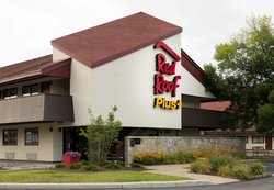  - Red Roof Plus+ Inn & Suites Airport Pittsburgh - I-79, Exit 60