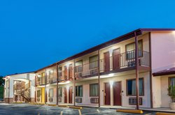  - Red Roof Inn Buffalo - I-45, Exit 178