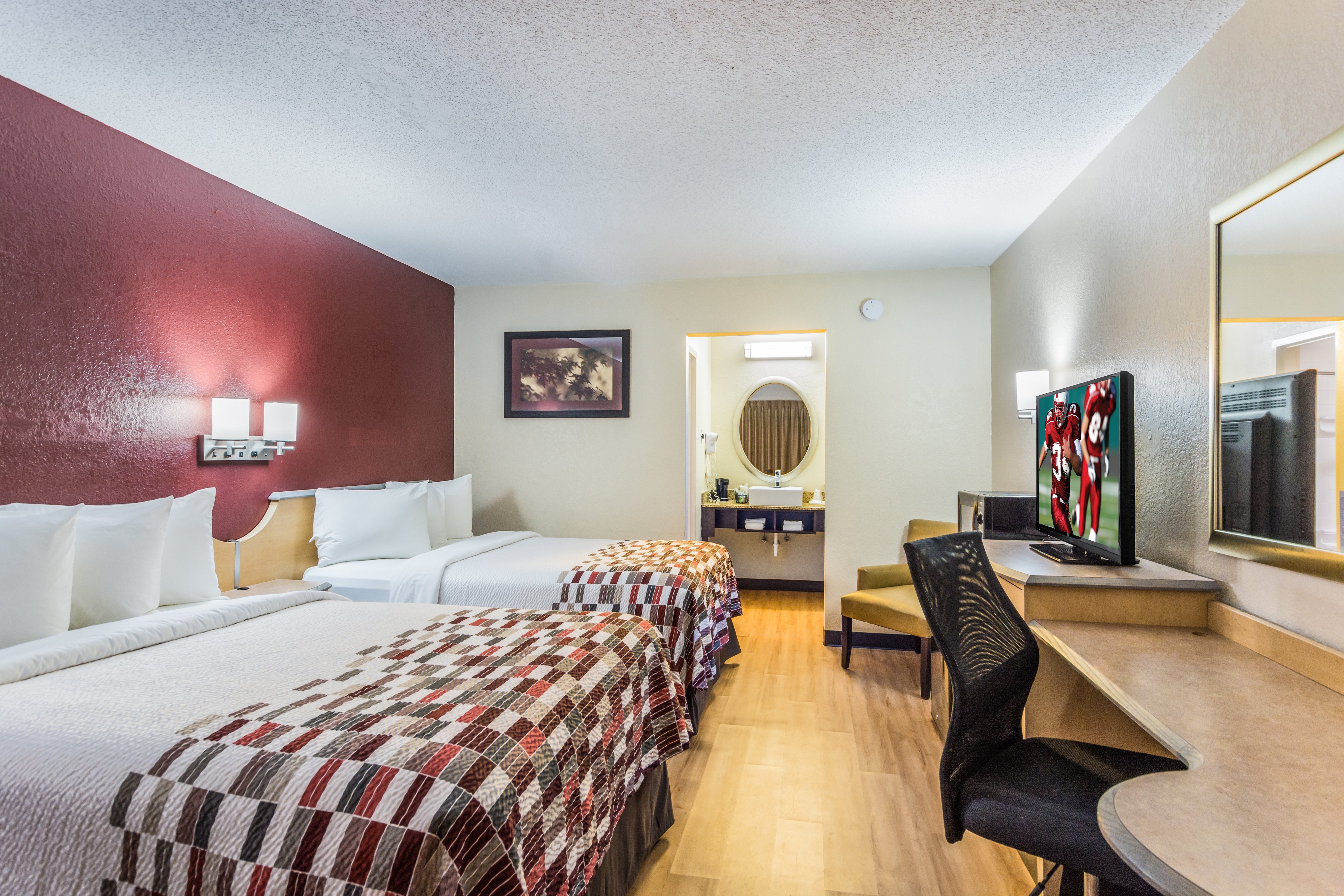 RED ROOF WILLIAMSBURG-guestroom-Deluxe_Double_1.jpg
