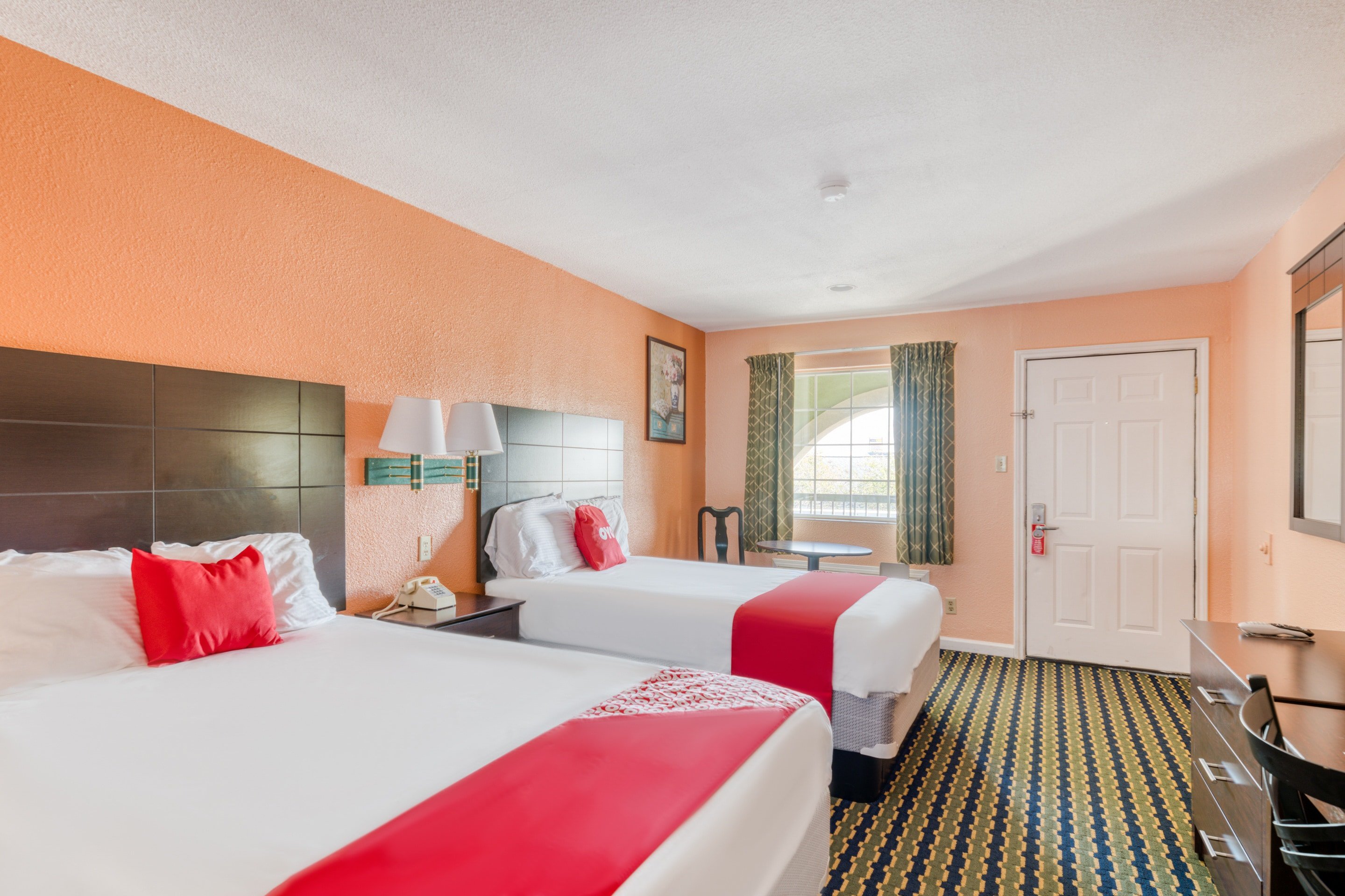OYO HOTEL CHANNELVIEW I 10-guestroom-OYO Room Image.jpg