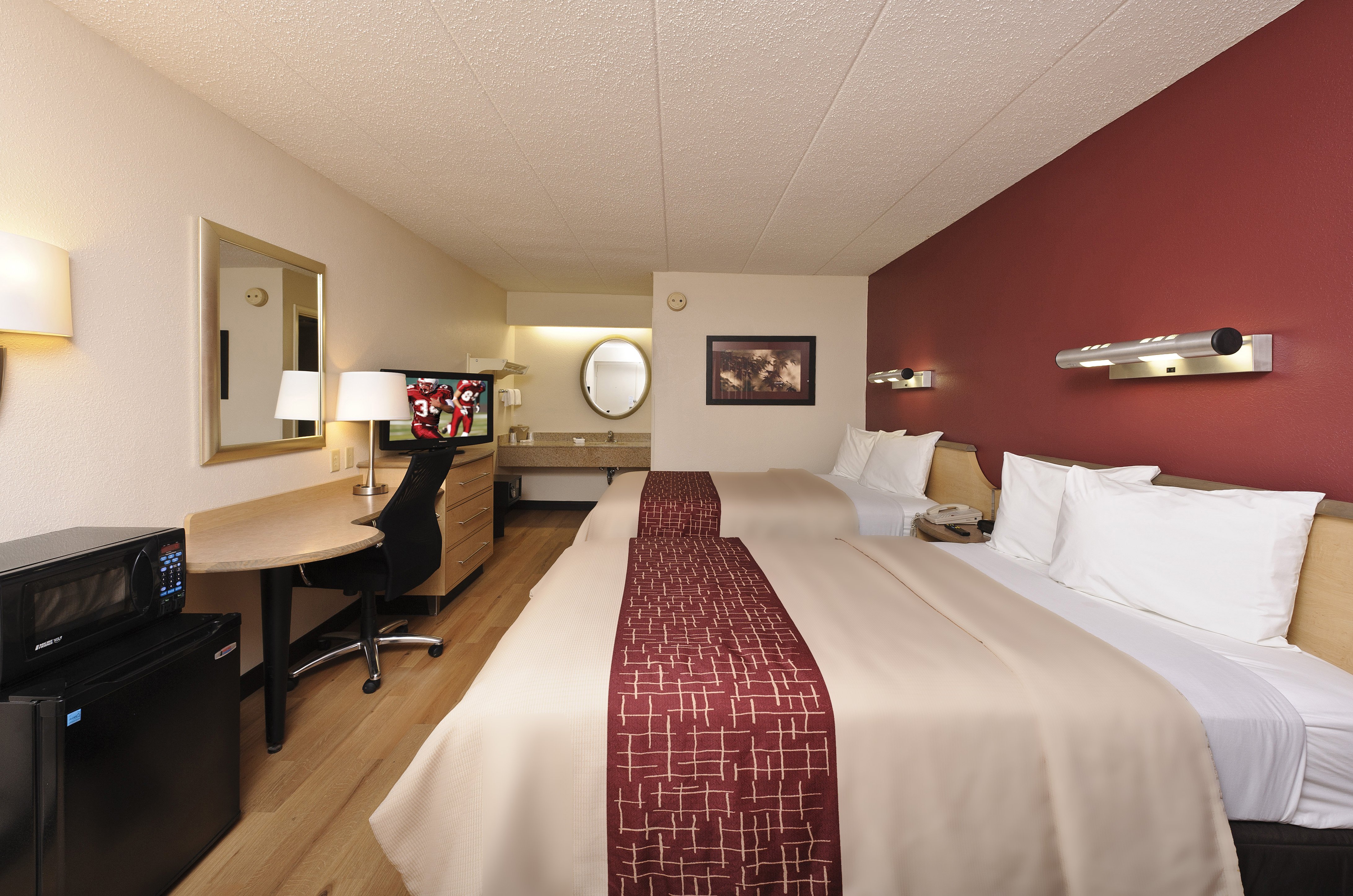 RED ROOF DETROIT-WARREN-guestroom-Deluxe 2 Full beds.jpg