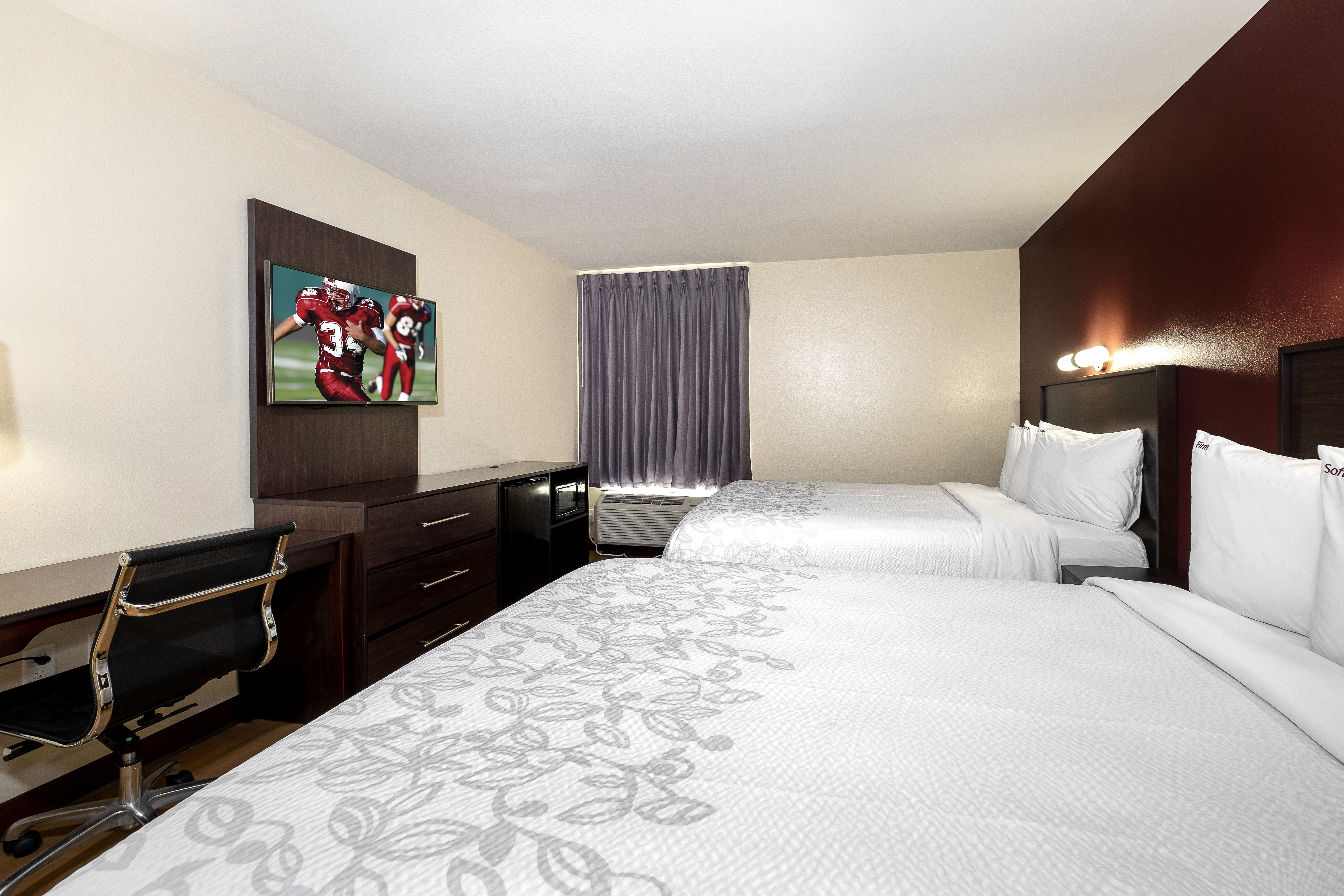 RED ROOF PLUS TUSCALOOSA UNIVERSITY-guestroom-907_Deluxe_Double_2.jpg