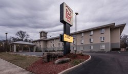  - Red Roof Inn Etowah