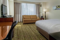  - Marriott St Louis West Hotel Town & Country - I-64, Exit 22