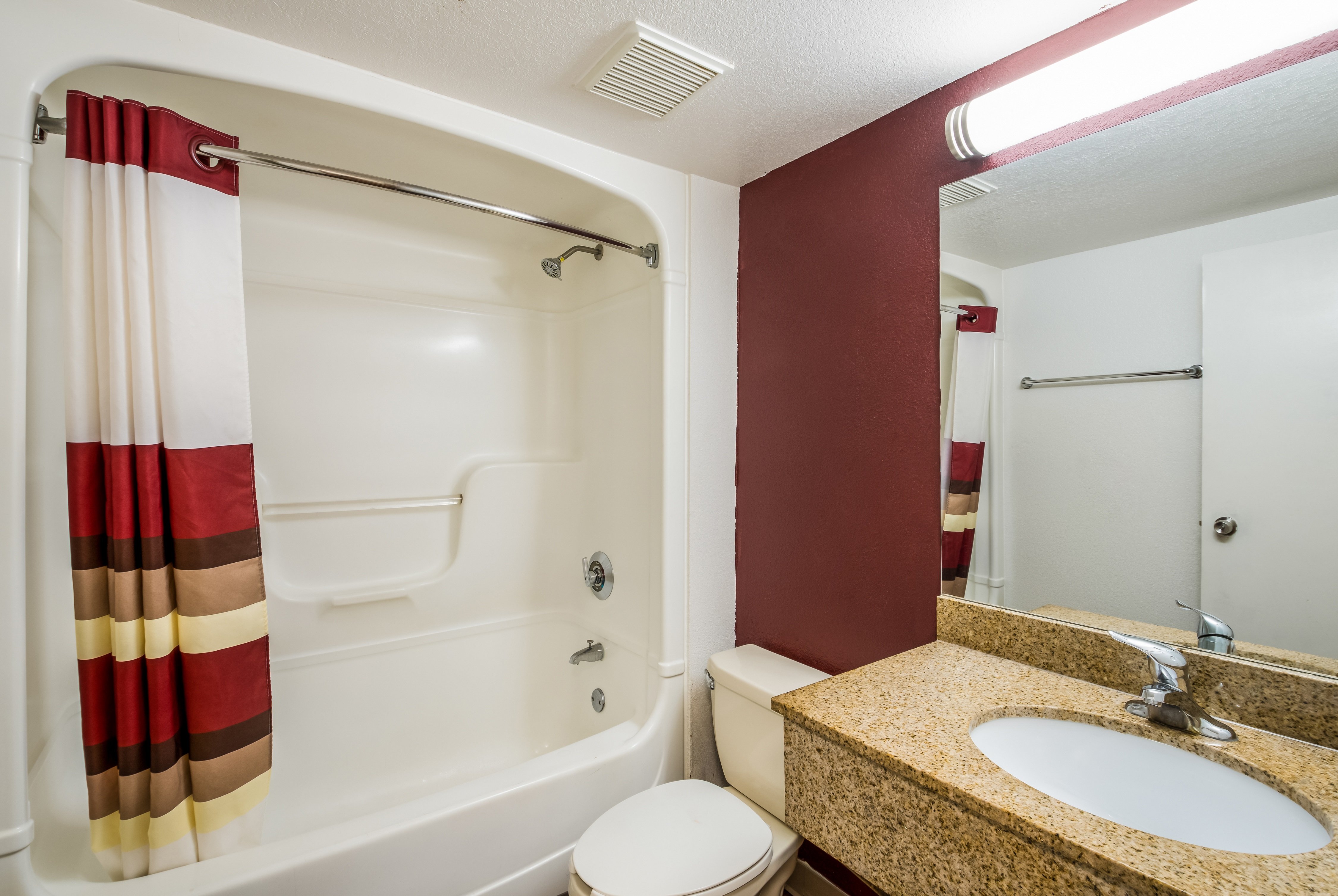RED ROOF ROCHESTER - AIRPORT-guestroom-1110-vanity-bath-3.jpg.jpg