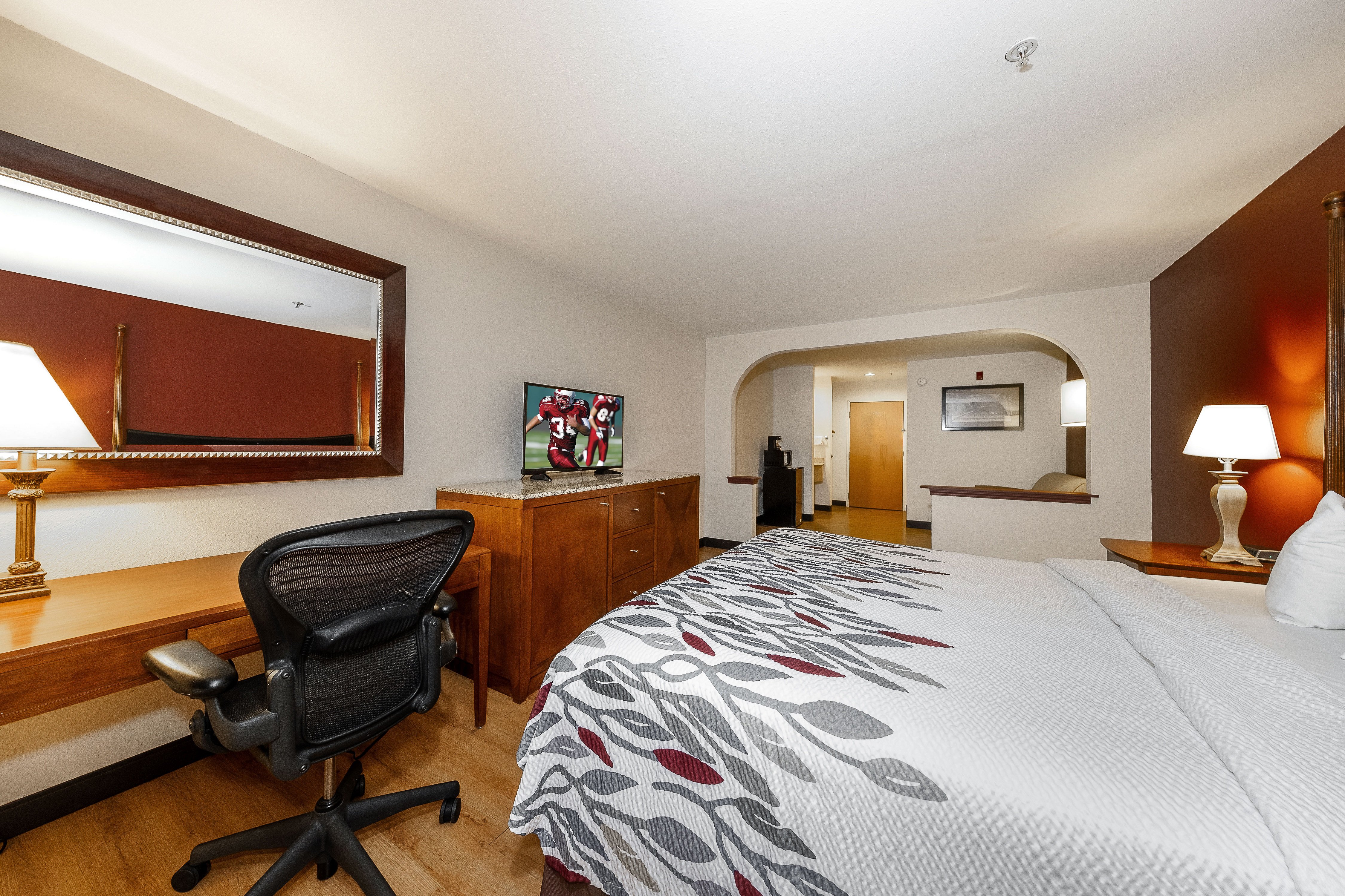 RED ROOF SUITES BILOXI-guestroom-King Suite.jpg