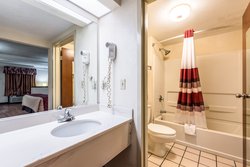  - Red Roof Inn Clinton - I-75, Exit 122