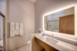  - Holiday Inn Express & Suites Remington - I-65, Exit 201