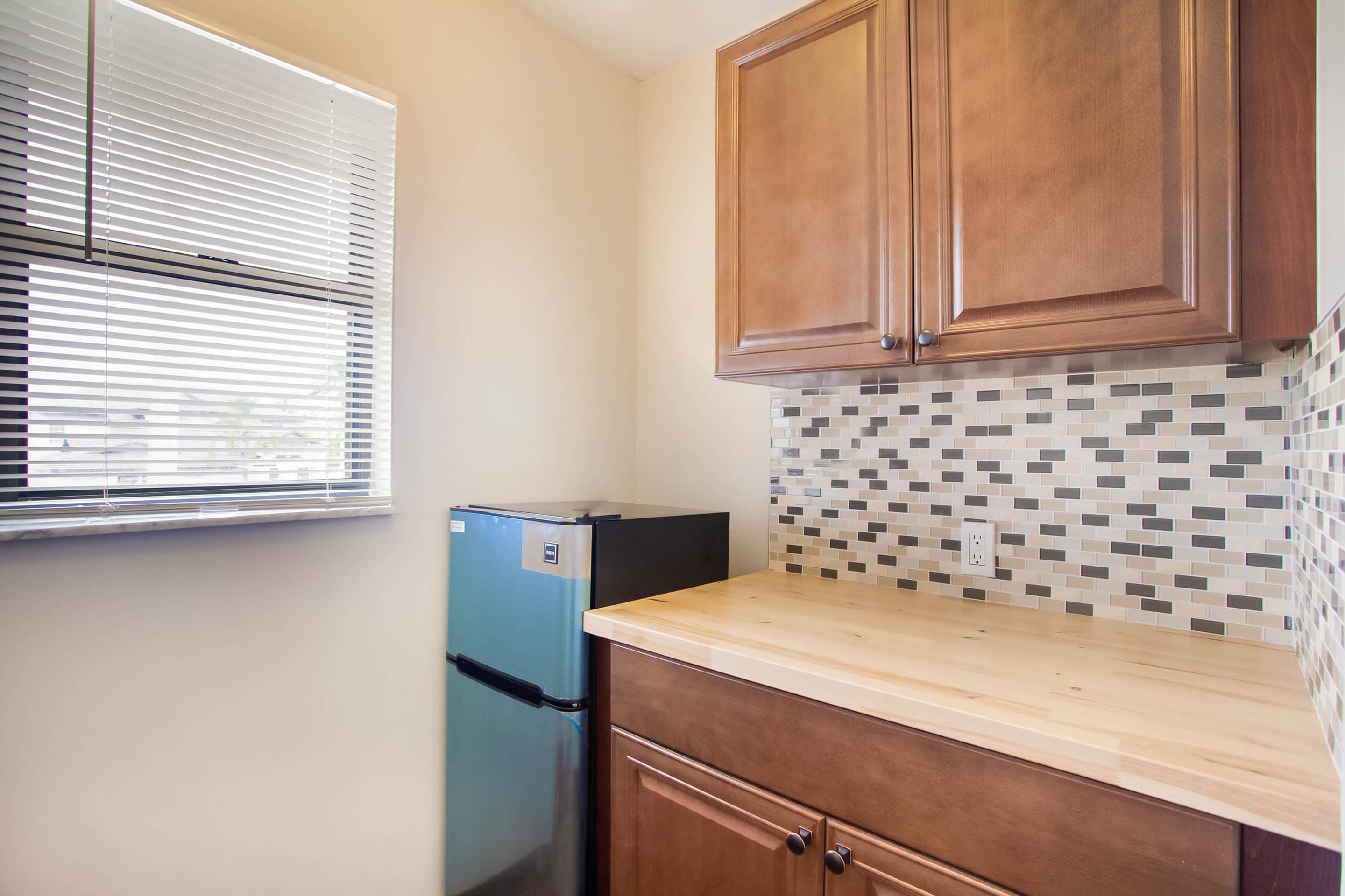 WATERFRONT HOTEL-guestroom-Kitchen.jpg