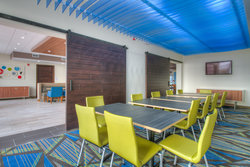  - Holiday Inn Express & Suites Remington - I-65, Exit 201