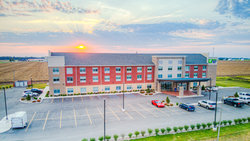  - Holiday Inn Express & Suites Remington - I-65, Exit 201