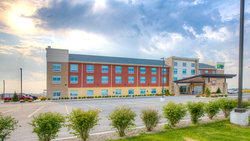  - Holiday Inn Express & Suites Remington - I-65, Exit 201