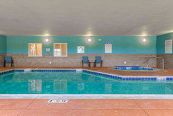  - Holiday Inn Express & Suites Albert Lea - I-35, Exit 11