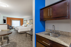  - Holiday Inn Express & Suites Albert Lea - I-35, Exit 11