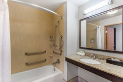  - Holiday Inn Express & Suites Albert Lea - I-35, Exit 11