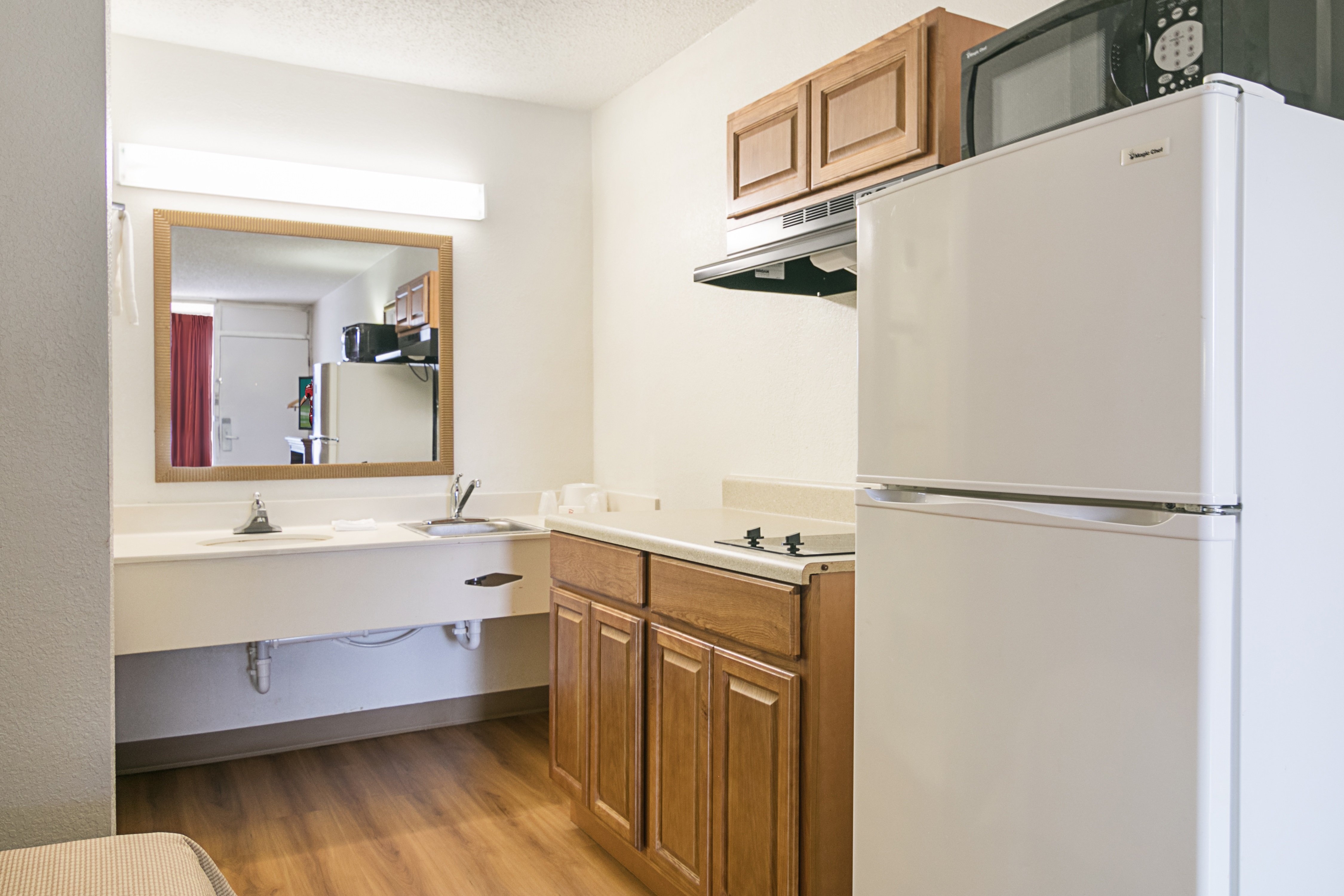 RED ROOF FORSYTH-guestroom-Kitchenette.jpg