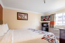  - Red Roof Inn & Suites Monterey
