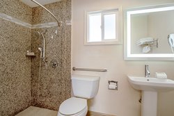  - Red Roof Inn & Suites Monterey