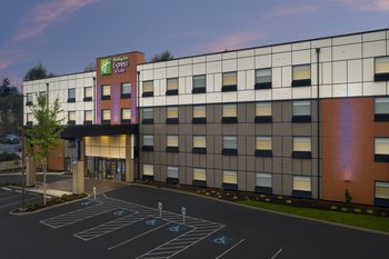 Holiday Inn Express Hotel & Suites