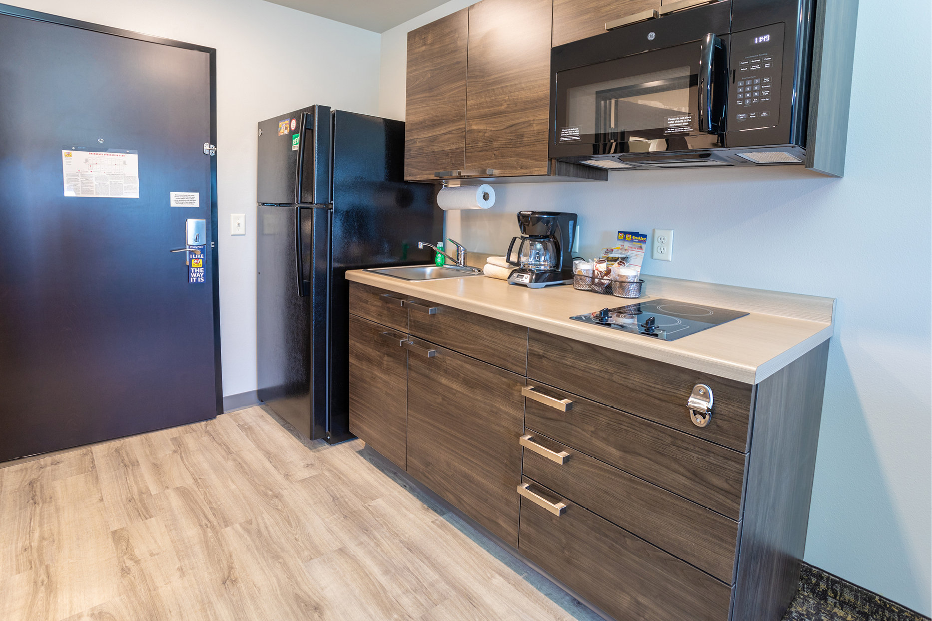 MY PLACE HOTEL-HUNTERSVILLE-guestroom-Kitchen.jpg.jpg