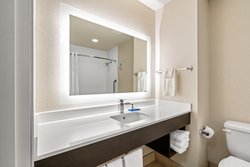  - Holiday Inn Express & Suites Klamath Falls