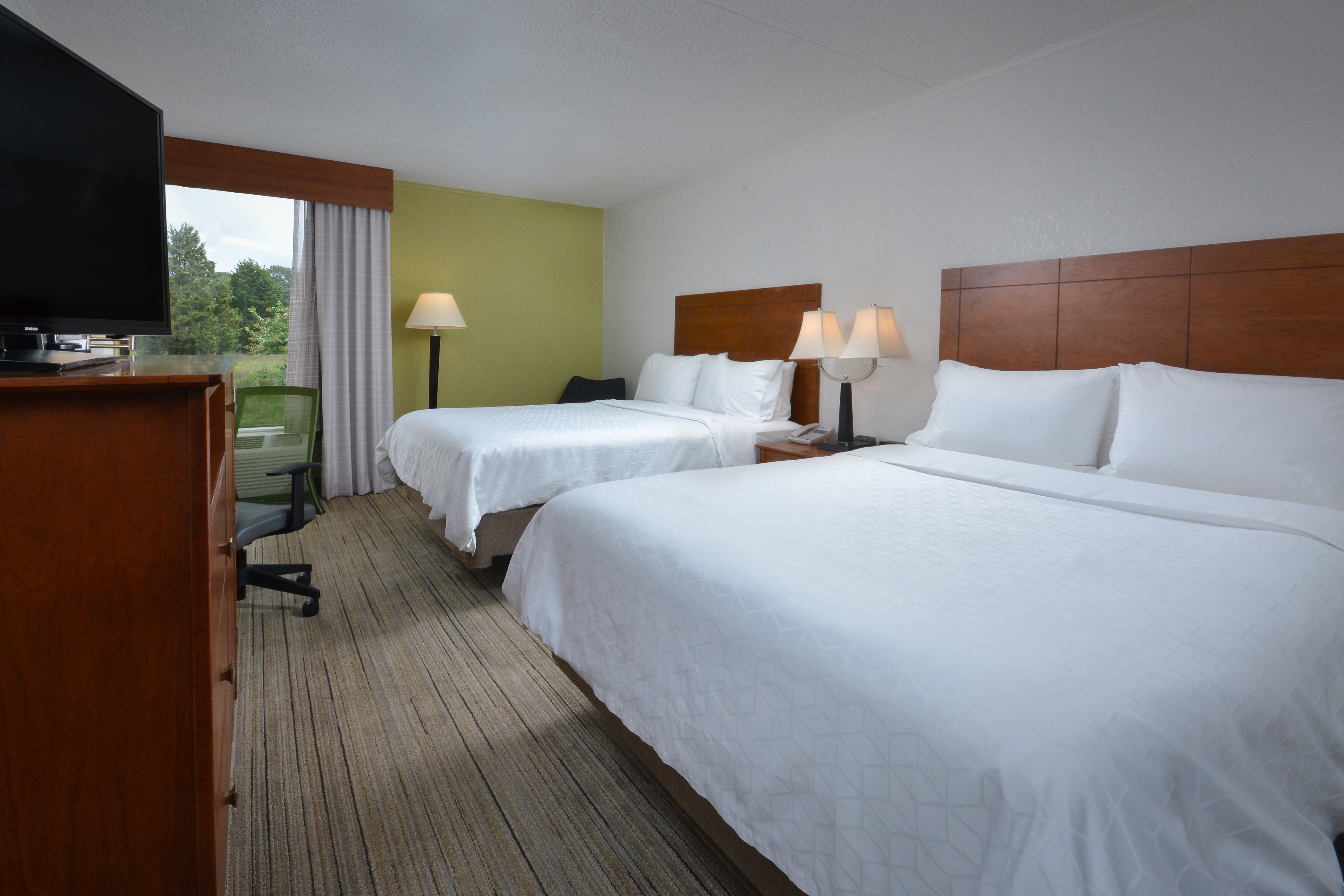 Double Queen rooms are ideal for an affordable stay in Lynchburg.