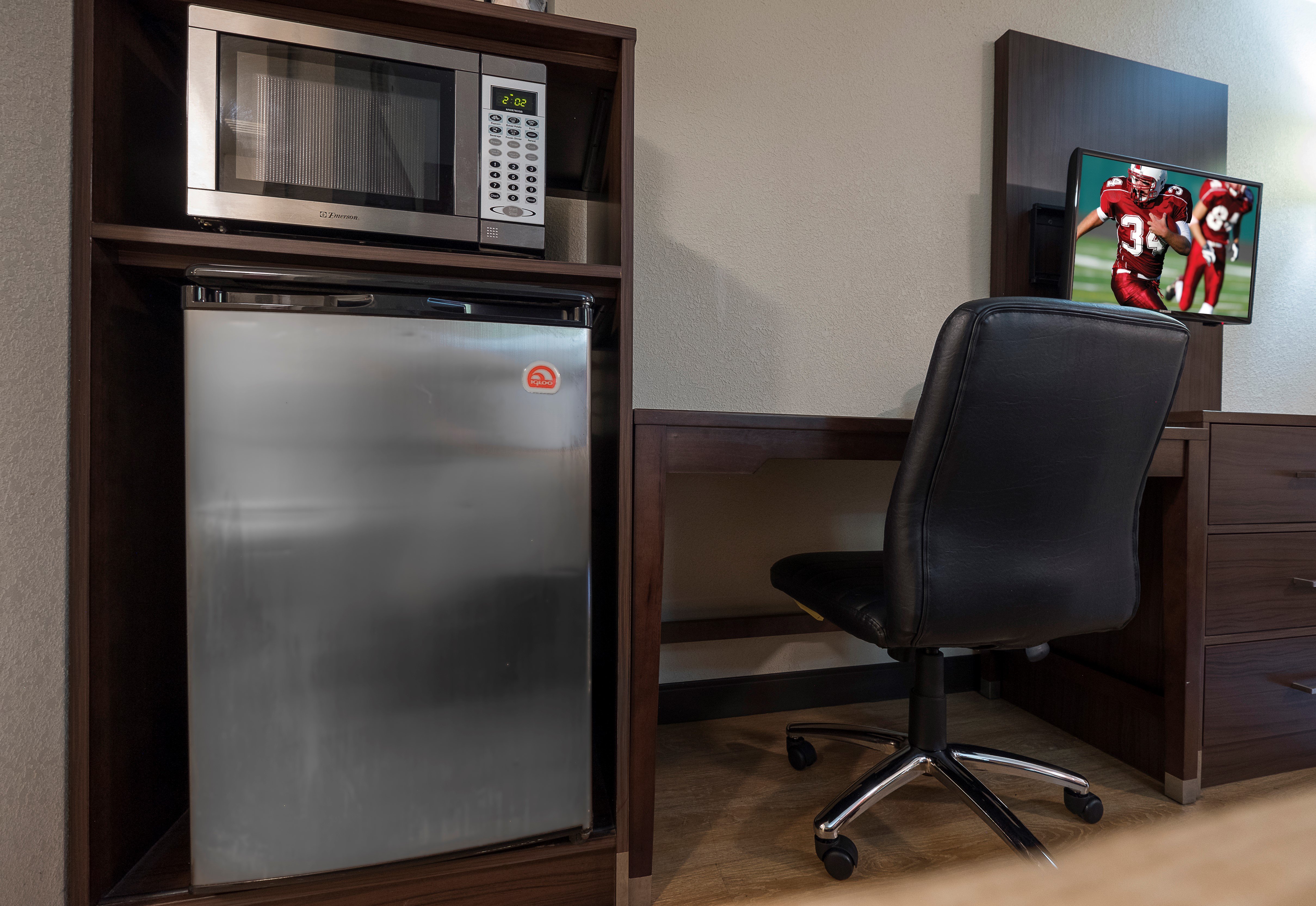RED ROOF LANCASTER-guestroom-Microwave and Fridge.jpg