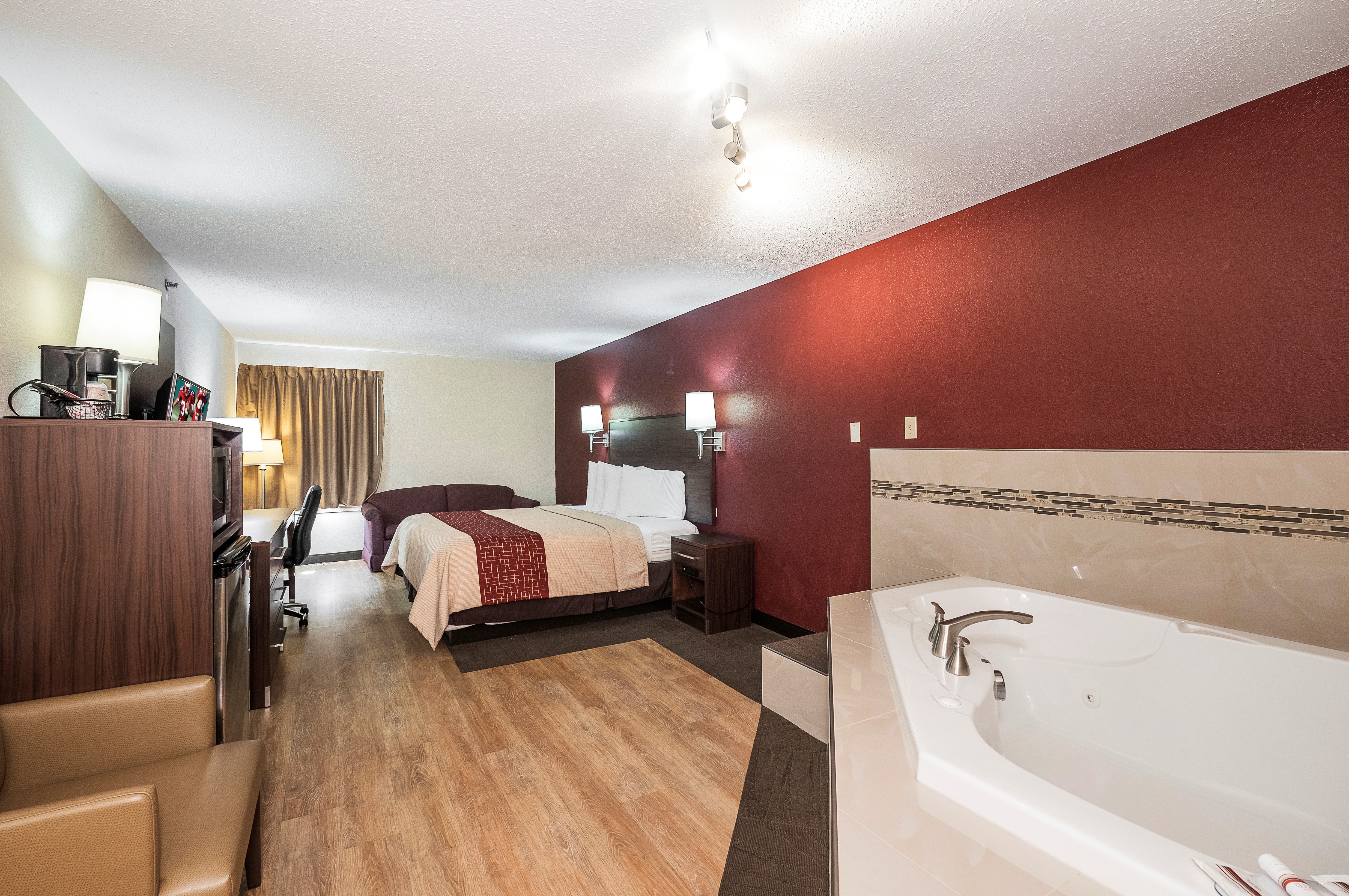 RED ROOF LANCASTER-guestroom-King Jacuzzi.jpg
