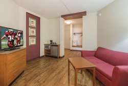  - Red Roof Inn & Suites Elyria - I-90, Exit 145