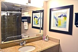  - Holiday Inn & Suites Liverpool - I-81, Exit 25