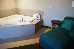  - Holiday Inn & Suites Liverpool - I-81, Exit 25