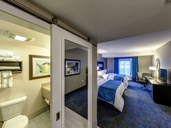  - Holiday Inn & Suites Liverpool - I-81, Exit 25
